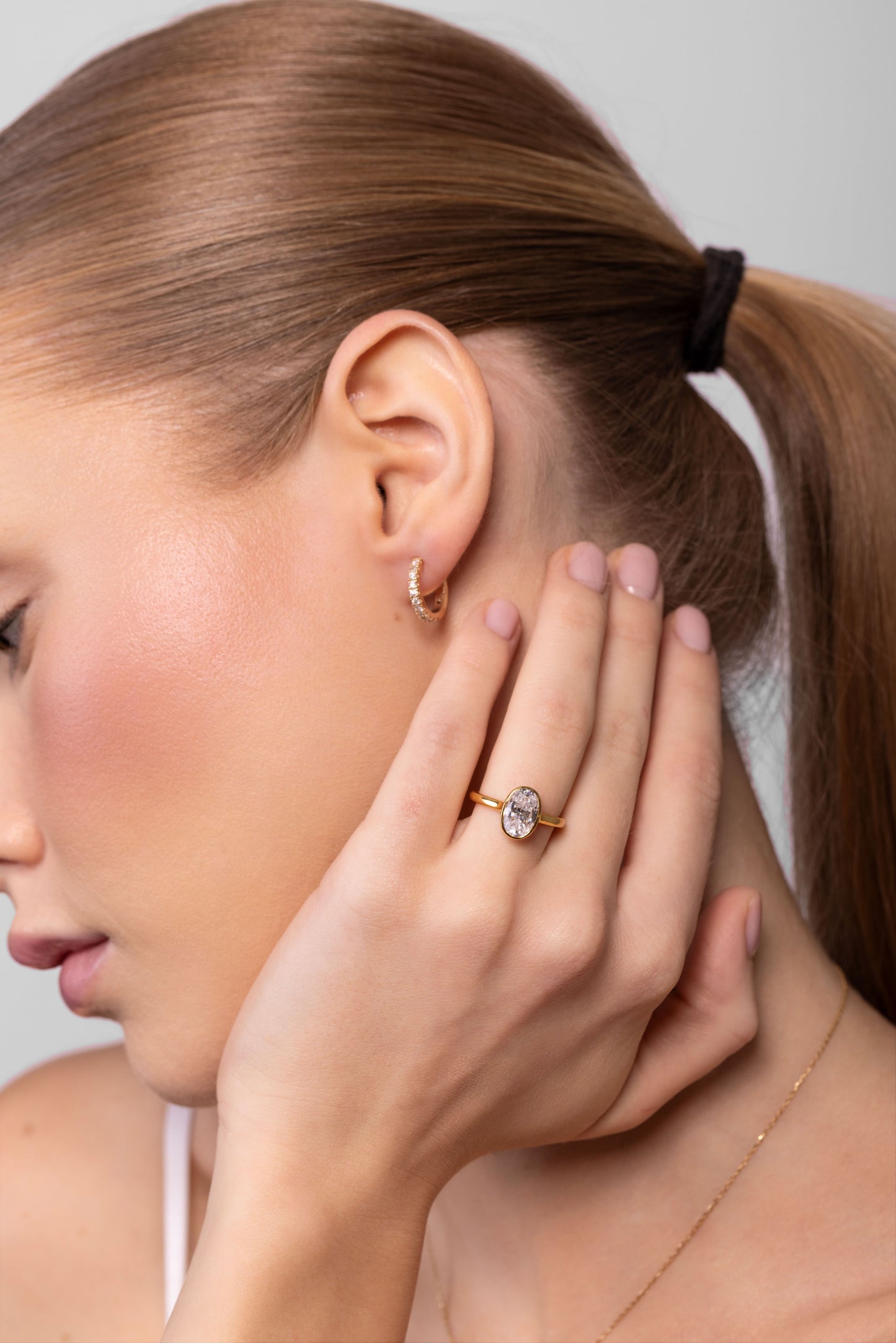THE SIGNATURE BEZEL OVAL