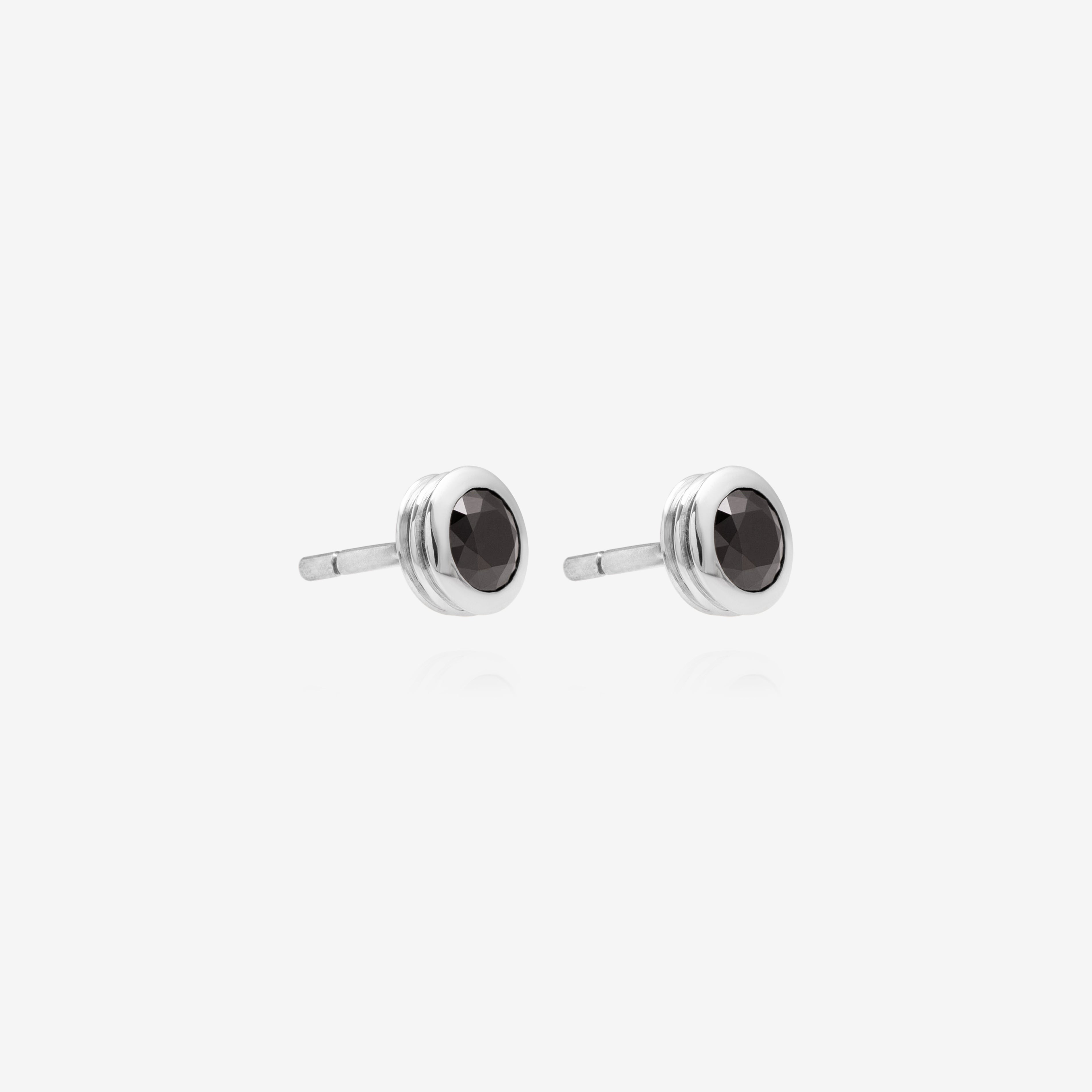 Side view of Groove Earring 5 mm black diamond stud in 925 sterling silver, unisex jewelry by NIK Jewellery in Canada