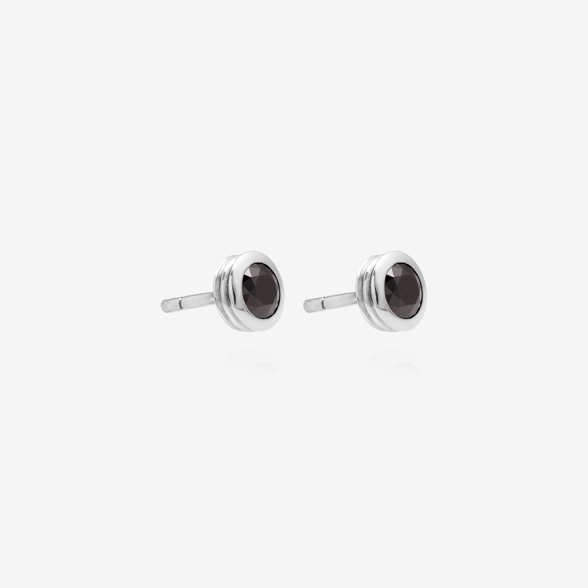 Side view of Groove Earring 5 mm black diamond stud in 925 sterling silver, unisex jewelry by NIK Jewellery in Canada