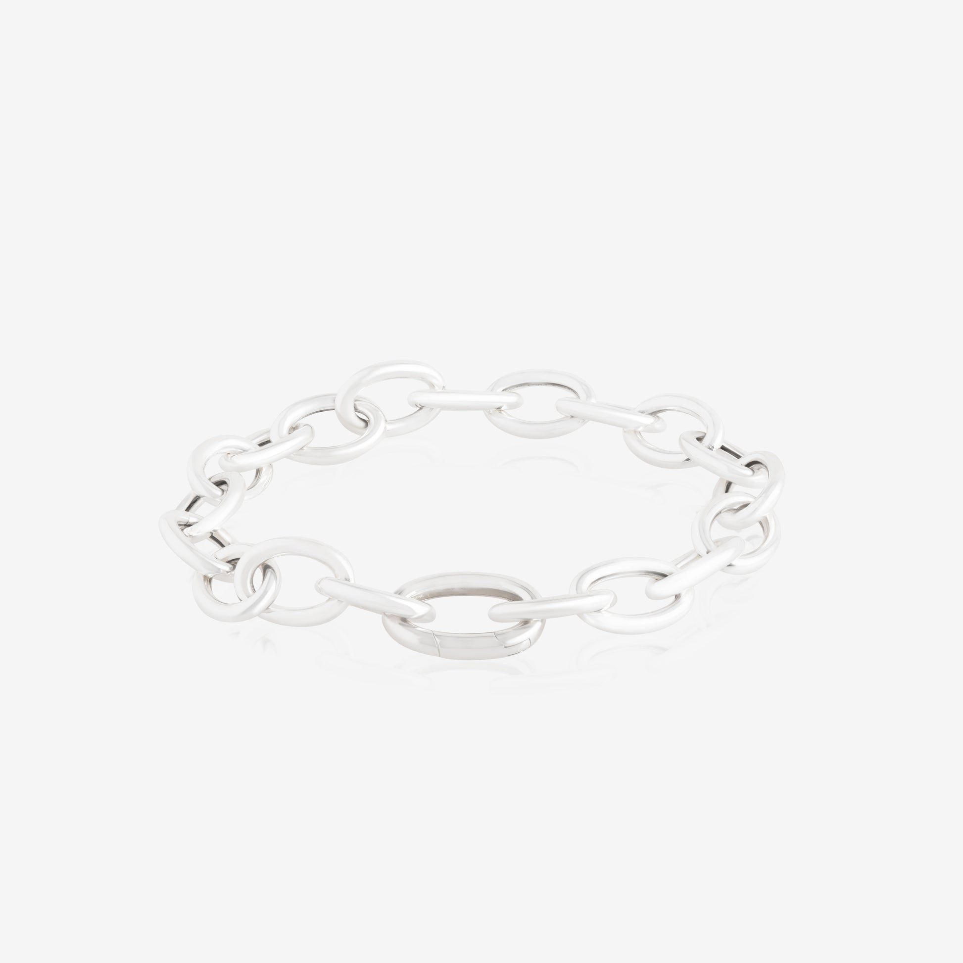 Nik Jewellery silver cable chain bracelet close-up detail showing oval interlocking links.