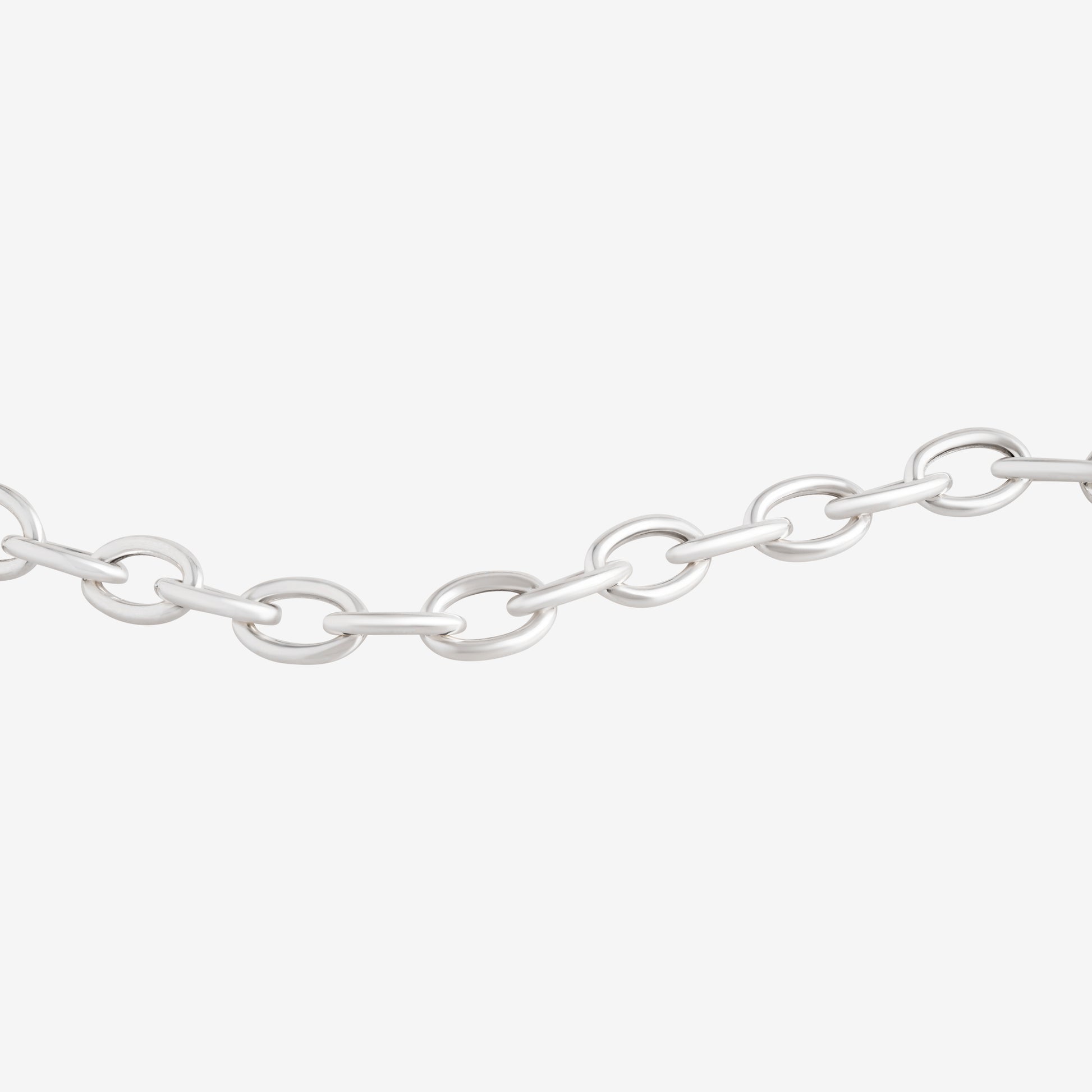 Nik Jewellery 925 sterling silver cable chain bracelet, flat lay view.