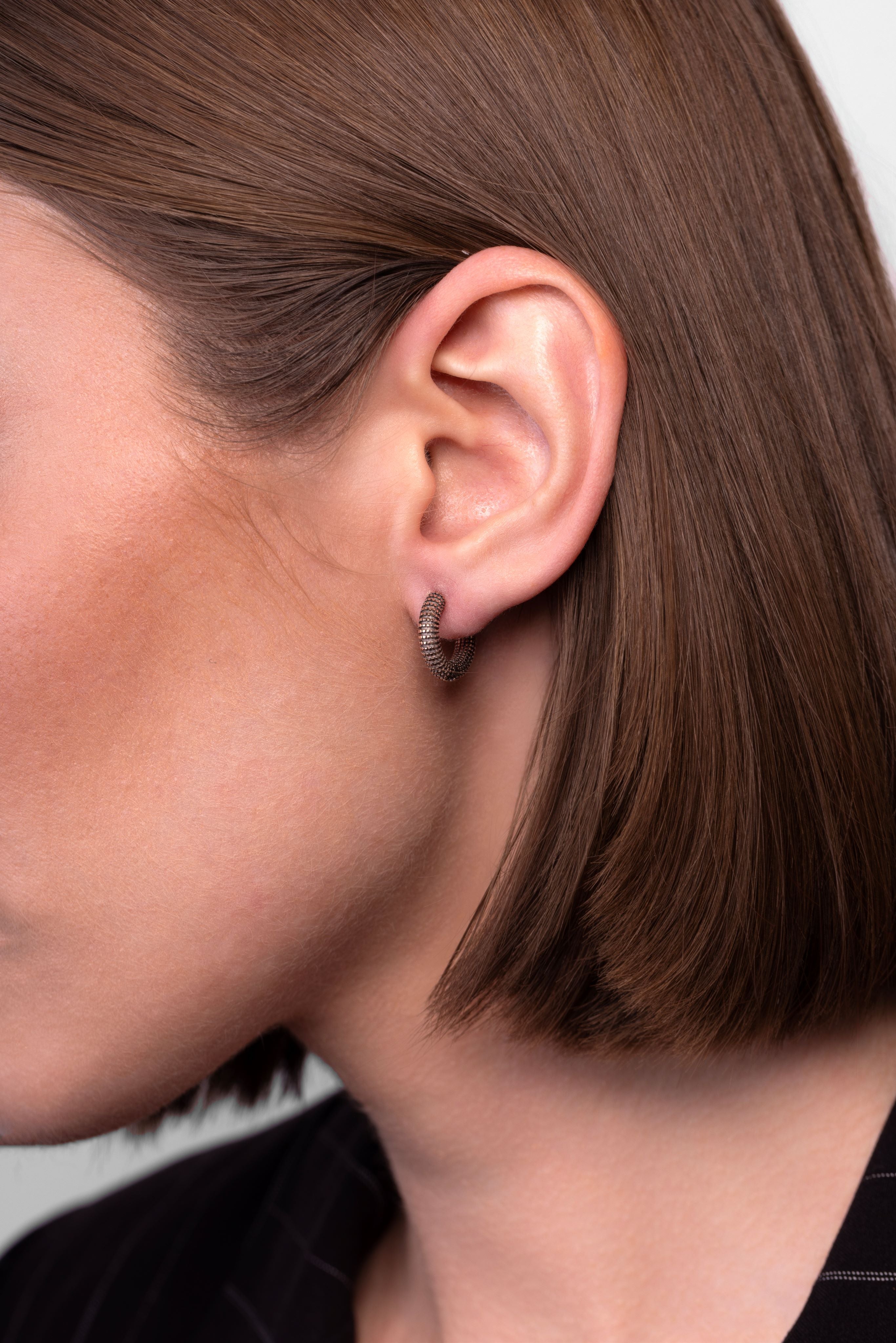 Model wearing Textured Hoop earring in 10K rose gold, unisex jewelry NIK Jewellery Canada